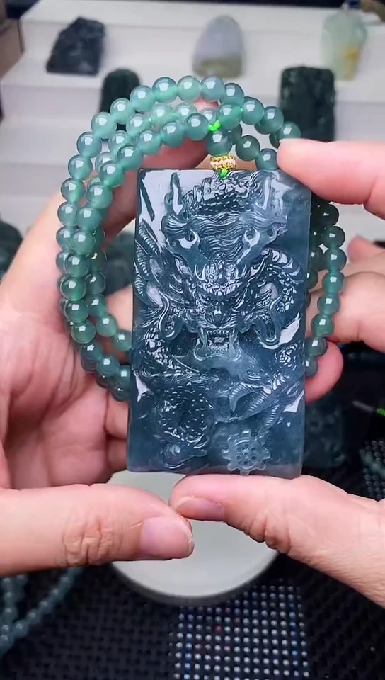 颈饰未镶嵌翡翠