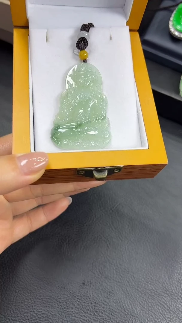 翡翠挂件未镶嵌度母
