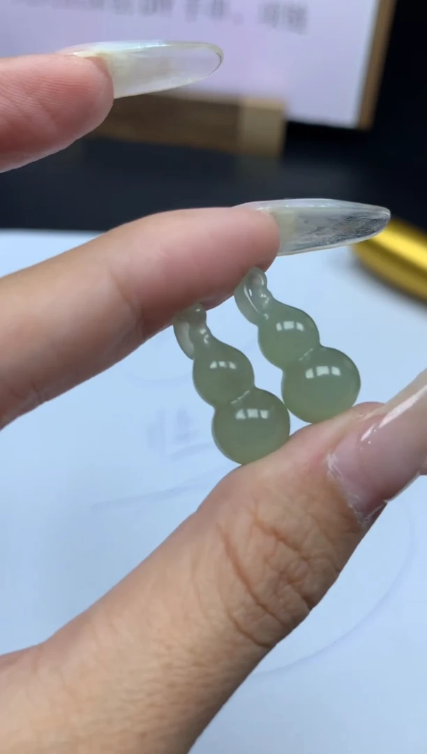 未镶嵌和田玉手机链和田玉多样性发货