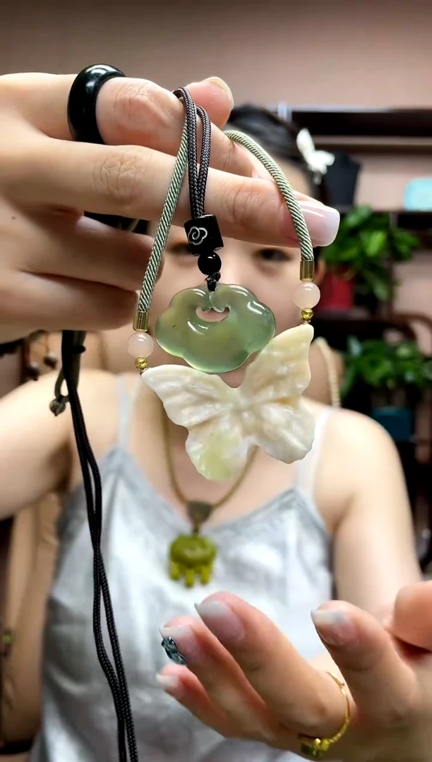 岫玉未镶嵌吊坠·