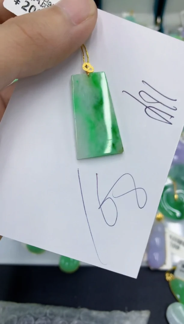 翡翠挂件18K金镶嵌翡翠