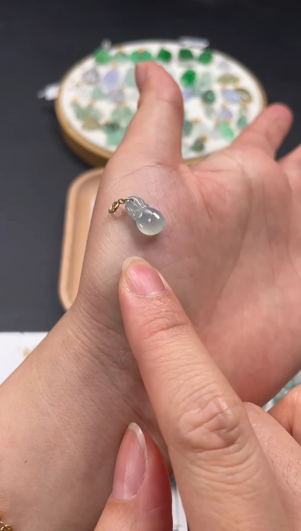 吊坠(不含链)18K金镶嵌翡翠一个JK488