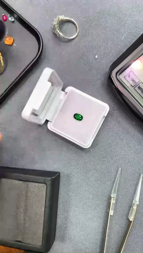 未镶嵌裸石石榴石（沙弗莱）1.21ct 65