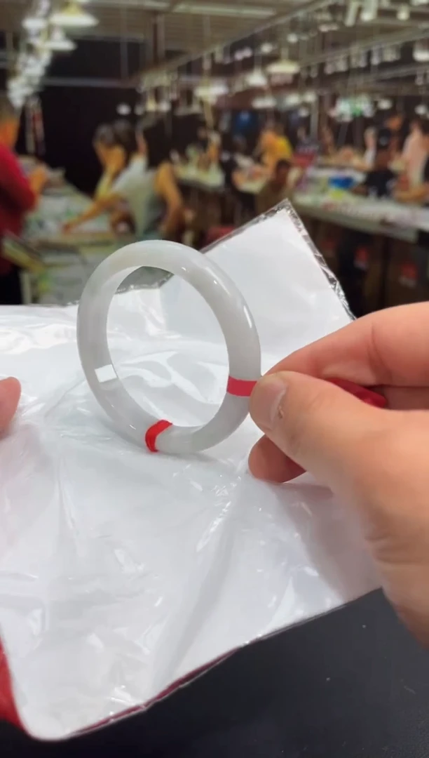 未镶嵌手镯翡翠翡翠手镯（微瑕）