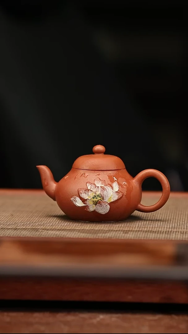 茶壶紫砂生砂朱泥 100毫升 梨形堆绘荷花