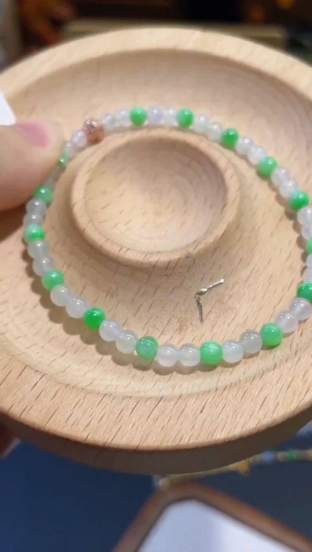 颈饰未镶嵌翡翠手串