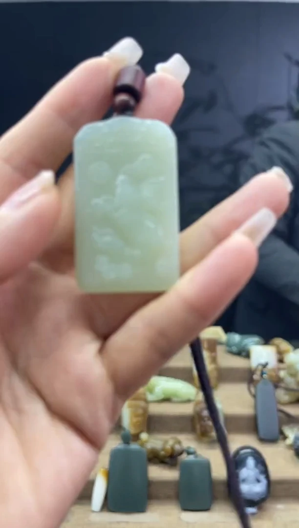 颈饰未镶嵌和田玉1