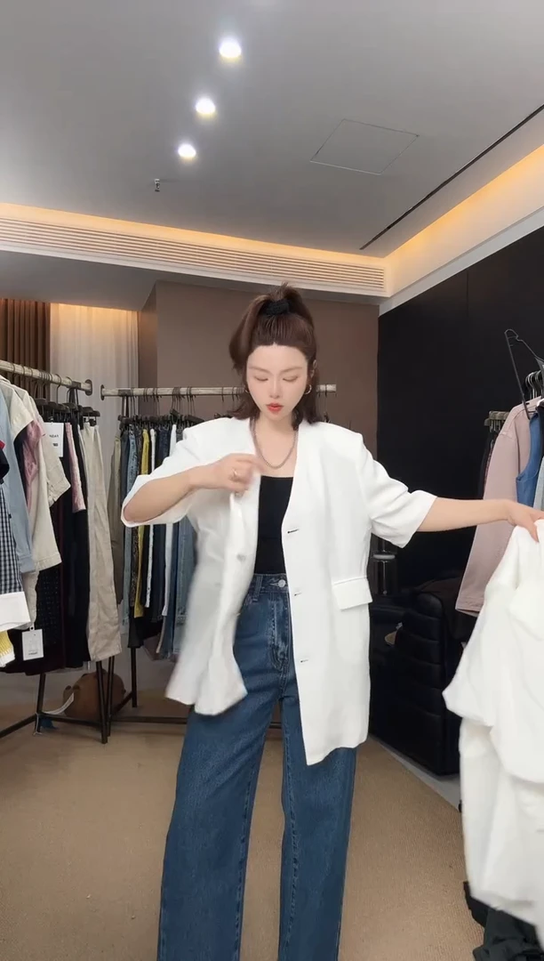 三颗扣子白色短袖西装外套