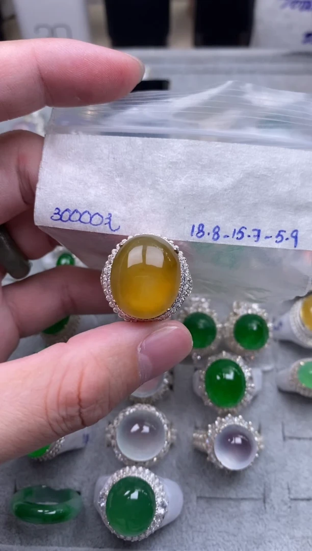 未镶嵌定制翡翠黄翡