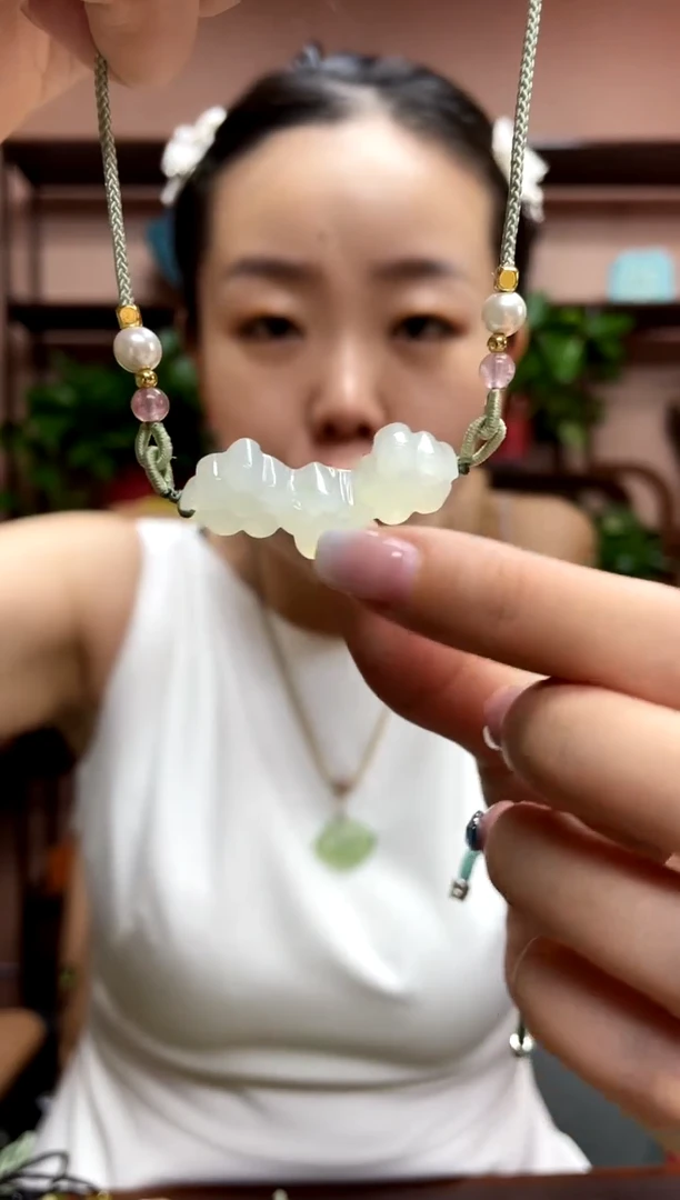 岫玉未镶嵌吊坠·