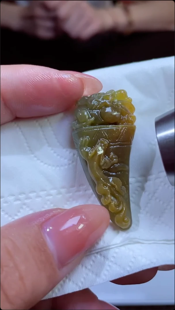 定制翡翠未镶嵌龙牙