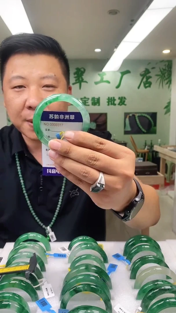 石英质玉手镯未镶嵌54