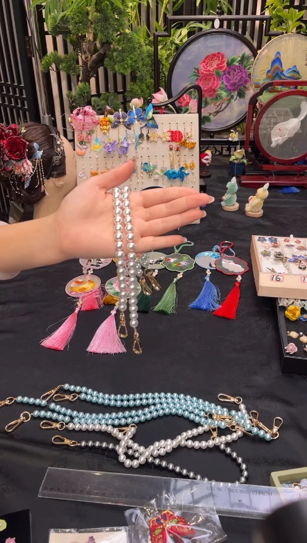 织绣夏**莲非遗手工苏绣饰品