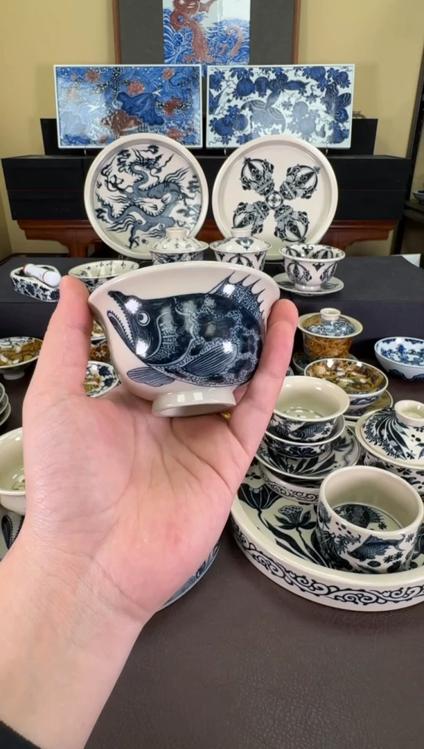 【闪购商品】瓷片二号釉大鳜鱼纹压手杯