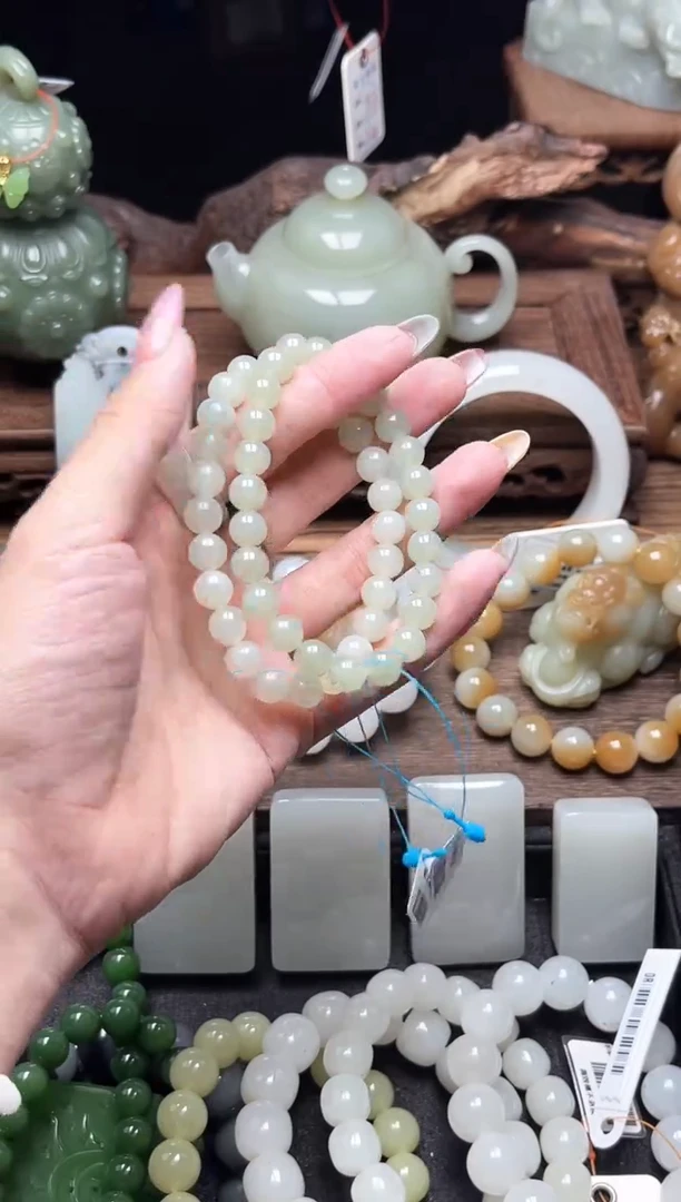 手串未镶嵌和田玉卡8且末青白 圆珠有瑕疵多样性发一