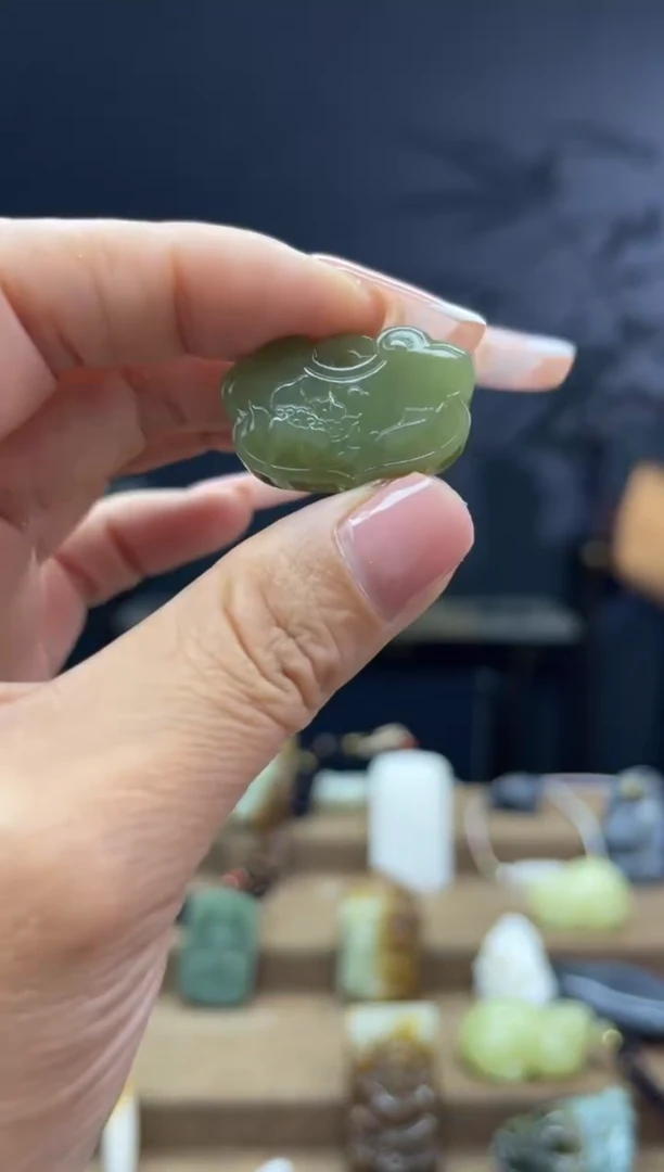 颈饰未镶嵌和田玉1