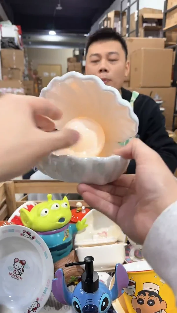 瓷片白色贝壳带灯摆件