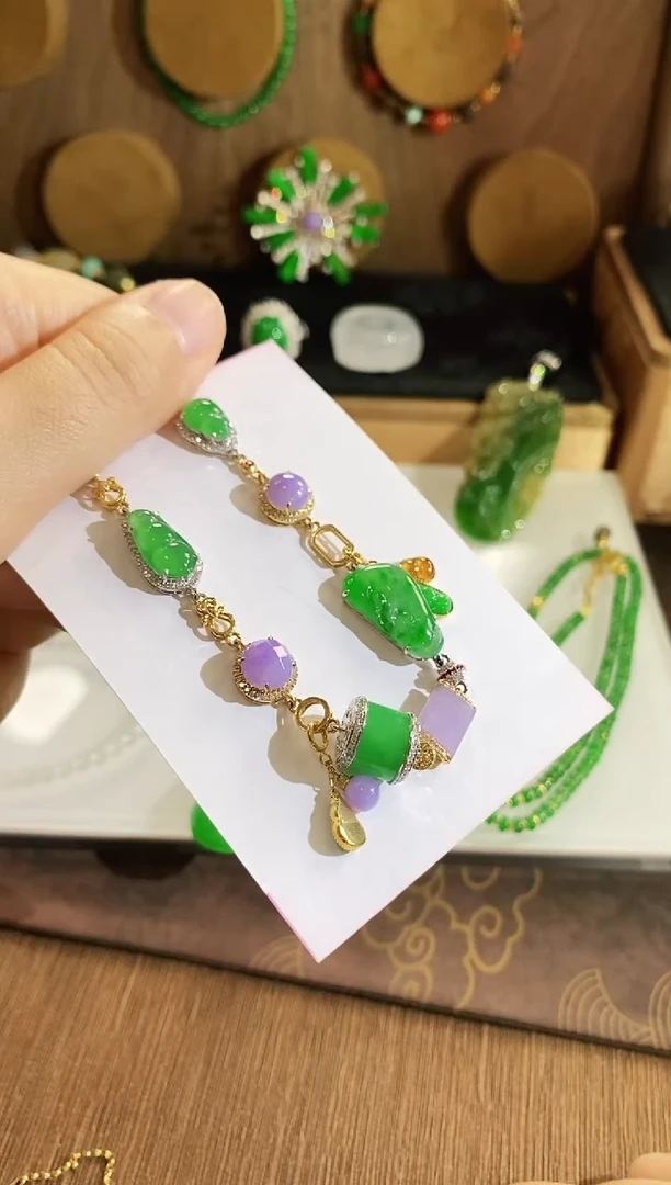 18K金镶嵌手链翡翠是