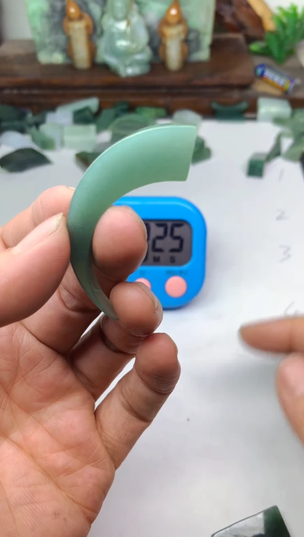 颈饰未镶嵌翡翠陈*料子