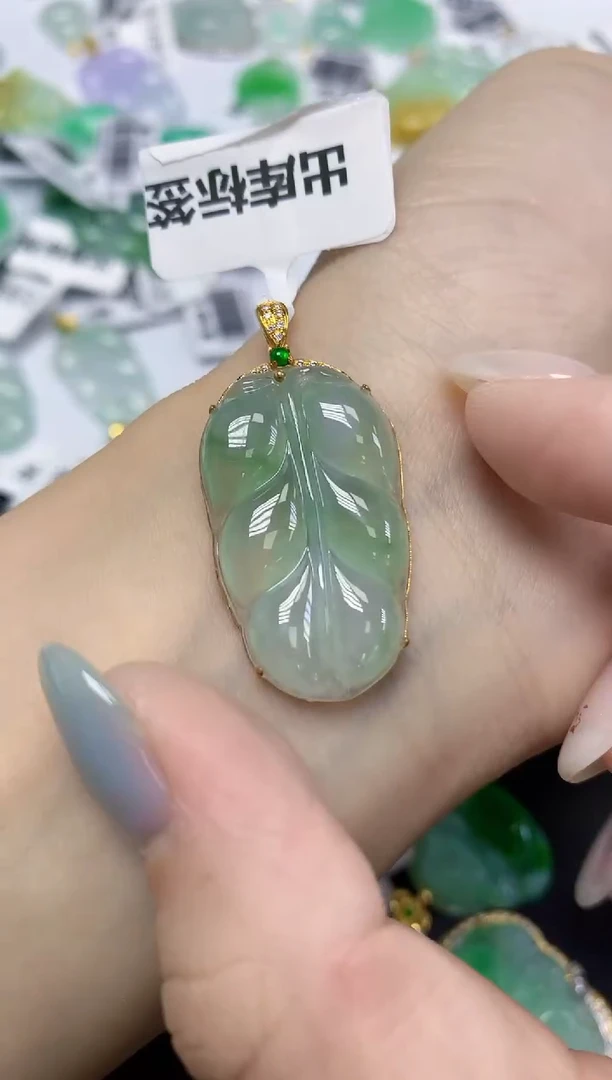 翡翠18K金镶嵌颈饰天然缅甸翡翠A货