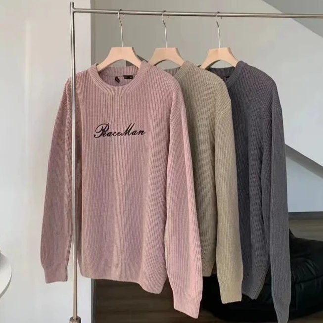字母刺绣三色粗针圆领男士毛衣款式扩版
