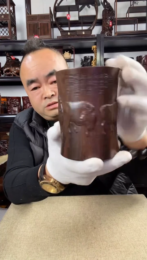 木老李红木工艺品小号五牛笔筒