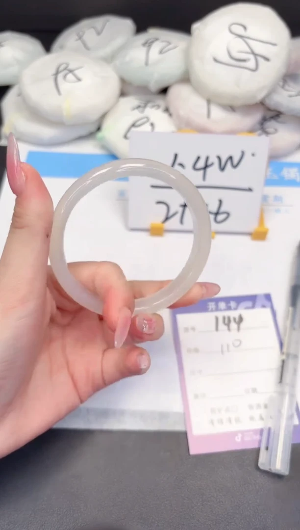 【闪购商品】石英质玉手镯未镶嵌144-60.8