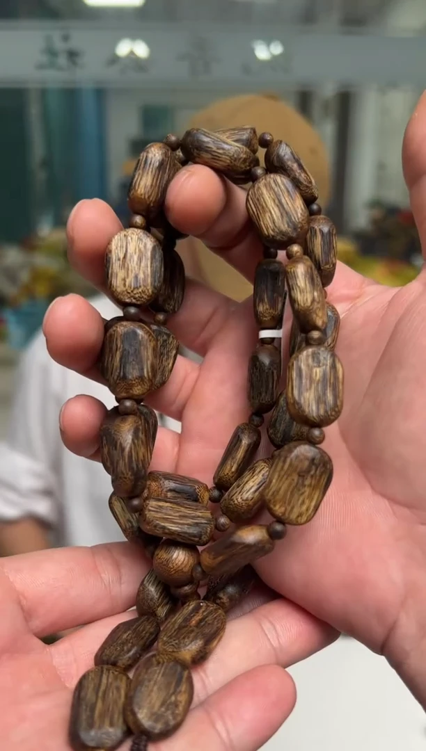 【闪购商品】沉香手串50克蓝宝石手串