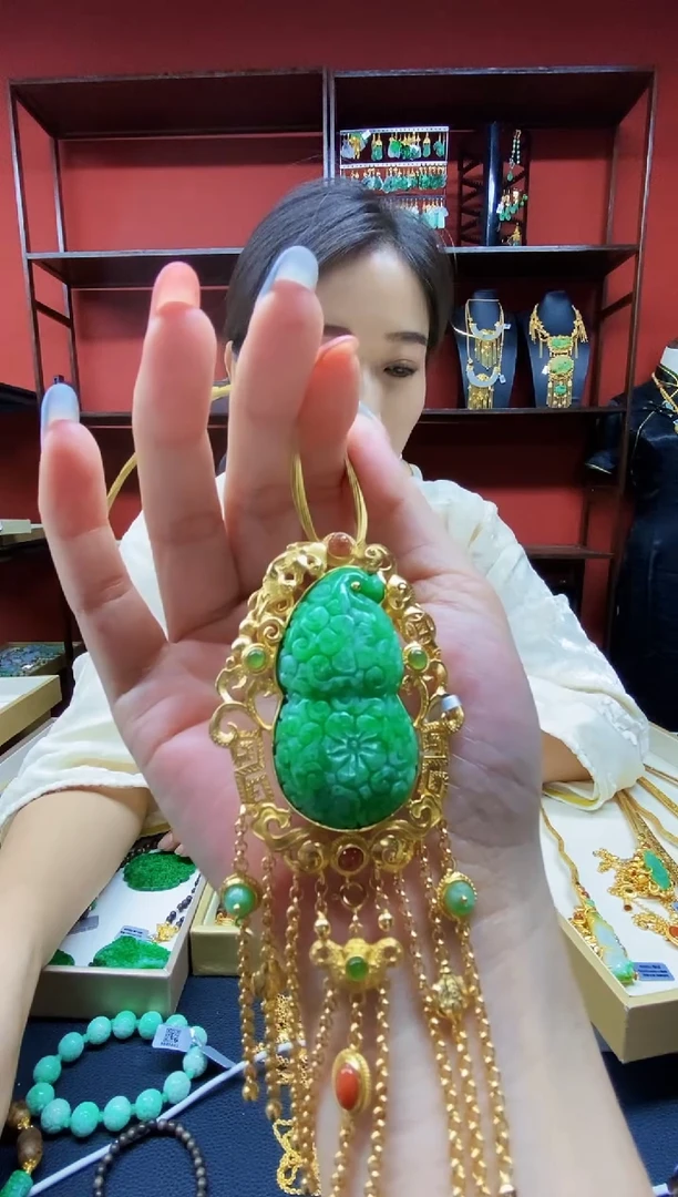 颈饰未镶嵌翡翠吊坠