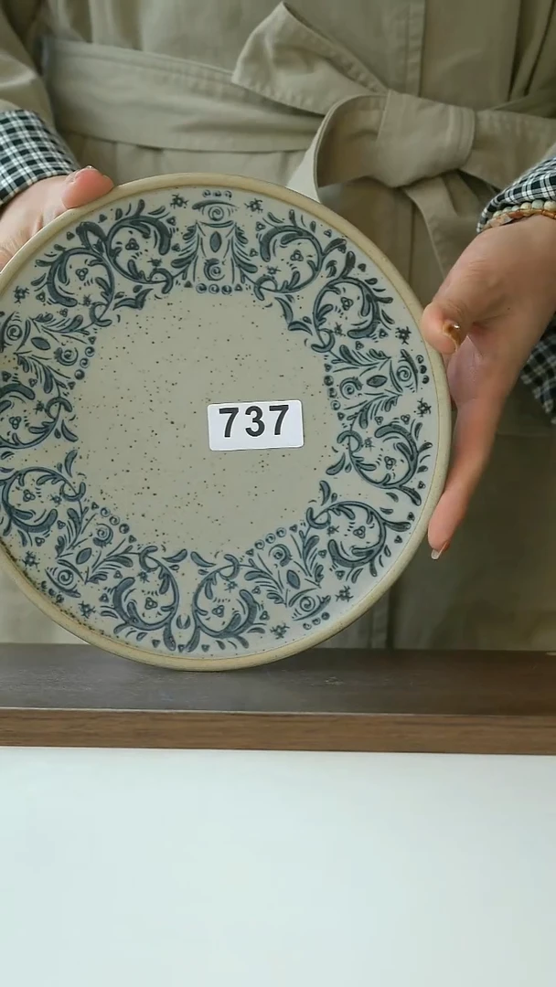 陶737粗陶手绘鸢尾花草餐盘21cm@7-7@瑕