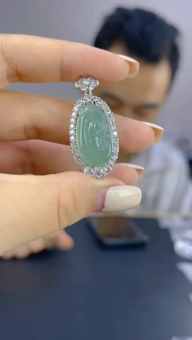 翡翠未镶嵌颈饰天然A货翡翠