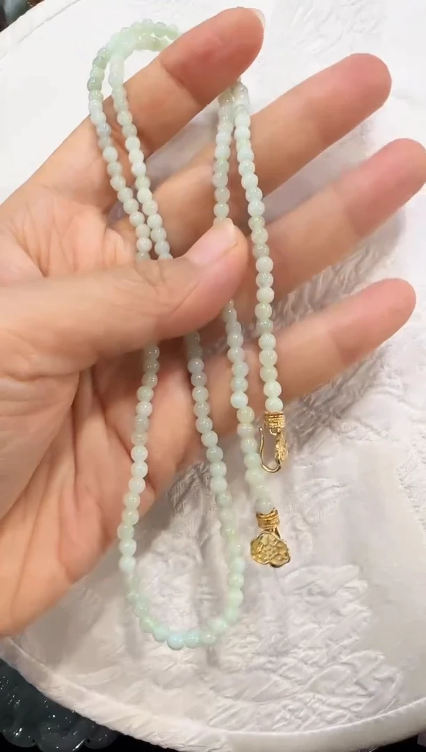 翡翠未镶嵌颈饰国风