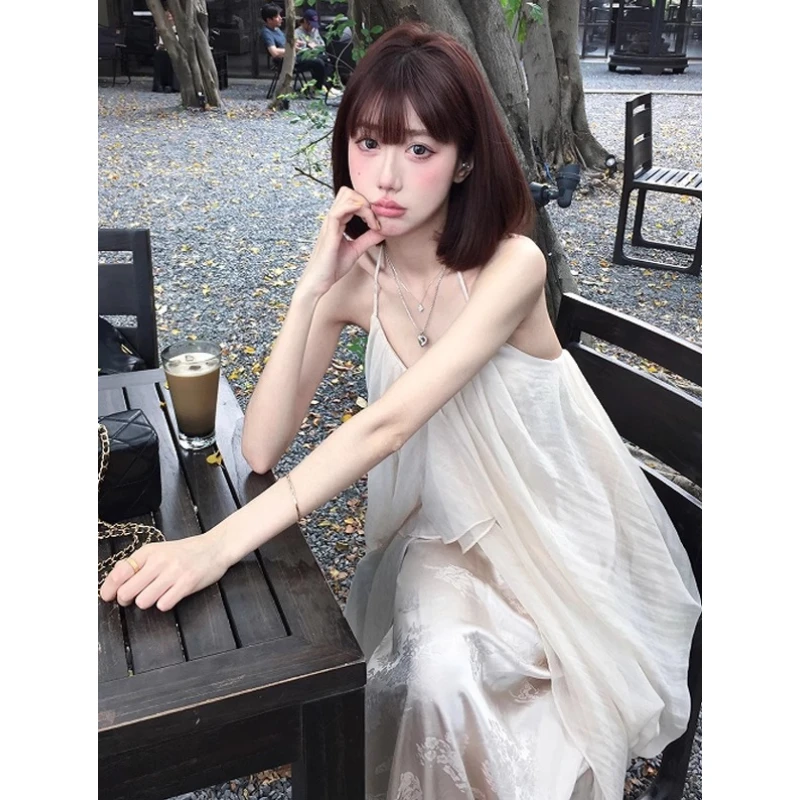 法式白色挂脖连衣裙女夏季2025新款海边度假风沙滩独特漂亮长裙子