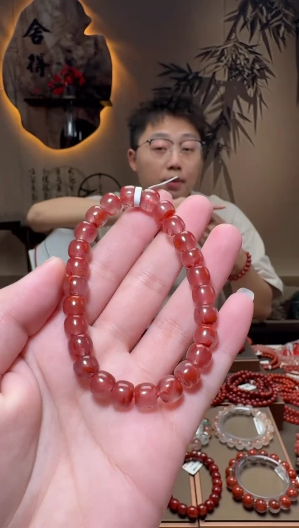 未镶嵌原矿手串南红玛瑙一条约8mm 多样性发货