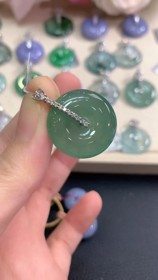 吊坠(不含链)18K金镶嵌翡翠秋日珠宝Q98