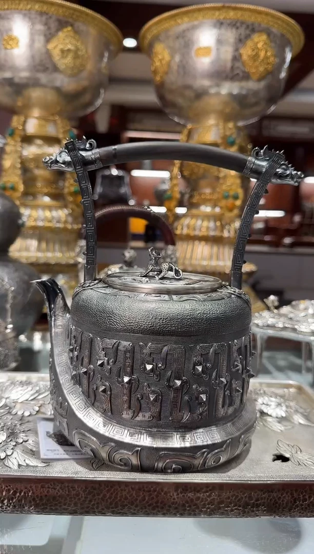 好**名足银精工手工大师鏨刻蟠龙纹异型提梁烧水壶