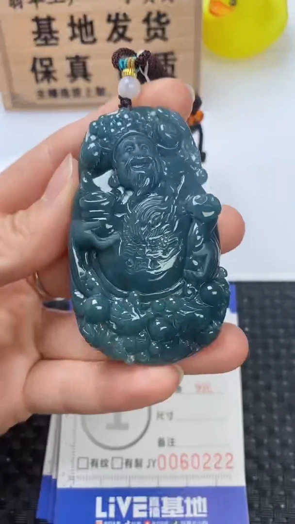 翡翠未镶嵌颈饰