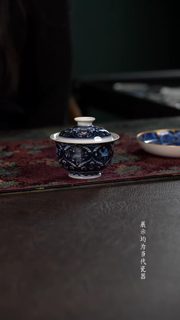 洪印慕明蓝地凤鸟瑞兽元宝盖碗