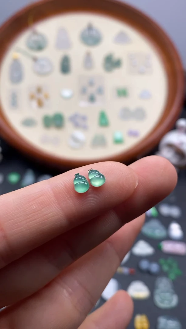 颈饰未镶嵌翡翠果緑葫芦1对/芬