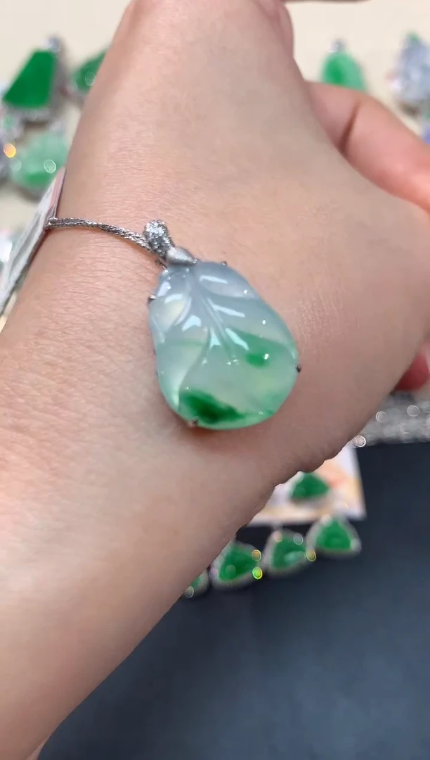 【闪购商品】翡翠吊坠(不含链)18K金镶嵌A22|5980+0