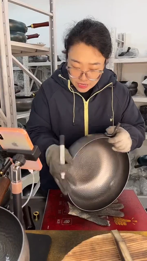 熟铁L****ᔉ28的大肚锅