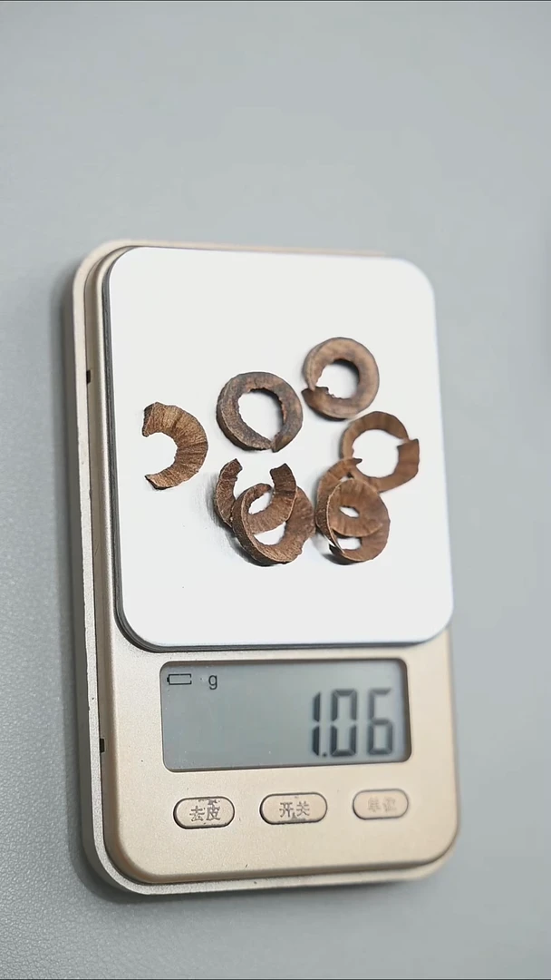 沉香手把件越南大叻沉香圈圈1g（形状随机）