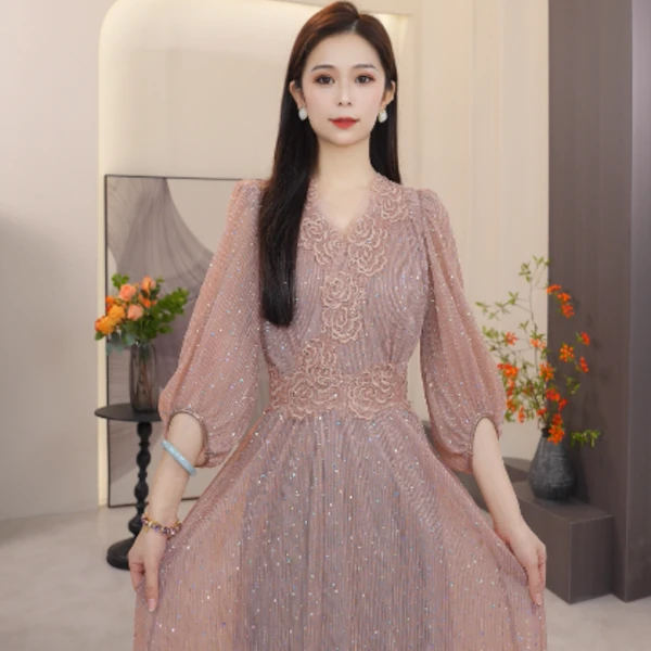 格澜芙莉2025年夏季女装新款减龄洋气时尚百搭简约v领显白连衣裙