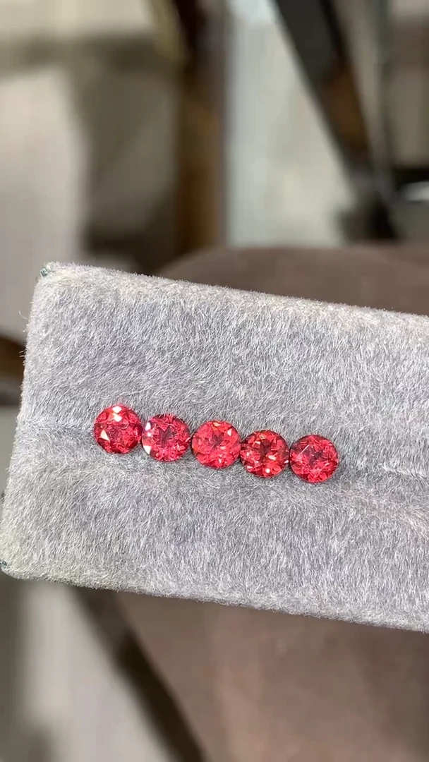 未镶嵌裸石石榴石5粒 3克拉  5*5mm