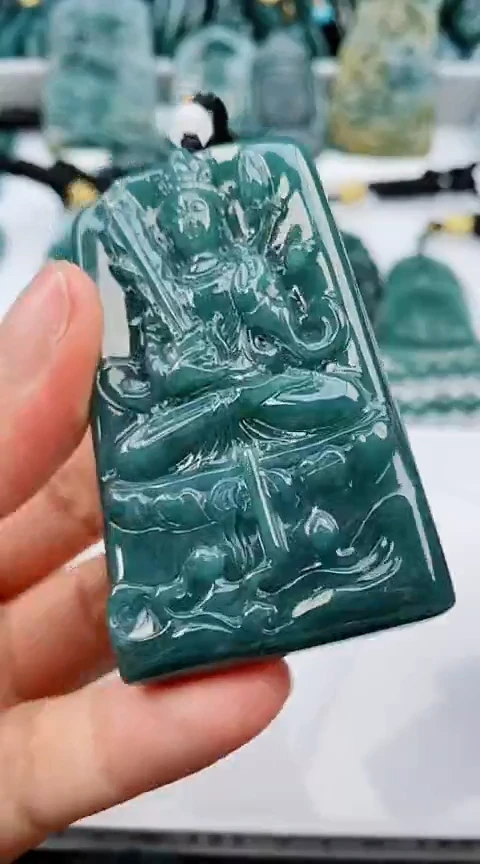 翡翠未镶嵌颈饰