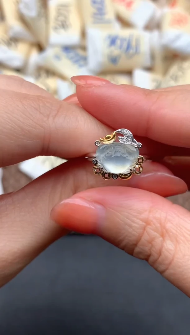 18K金镶嵌挂件翡翠1