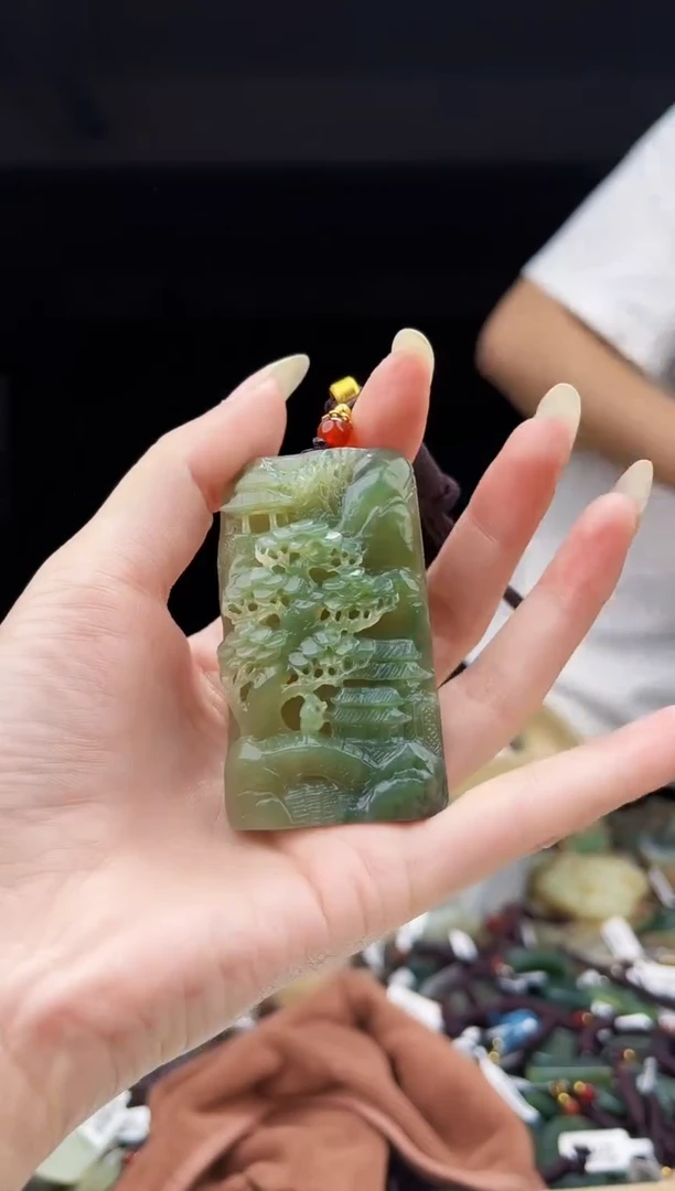 颈饰未镶嵌和田玉1