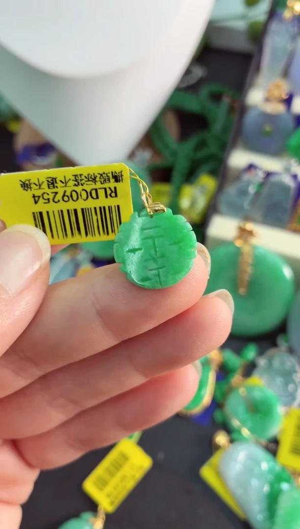 吊坠(不含链)18K金镶嵌翡翠挂件