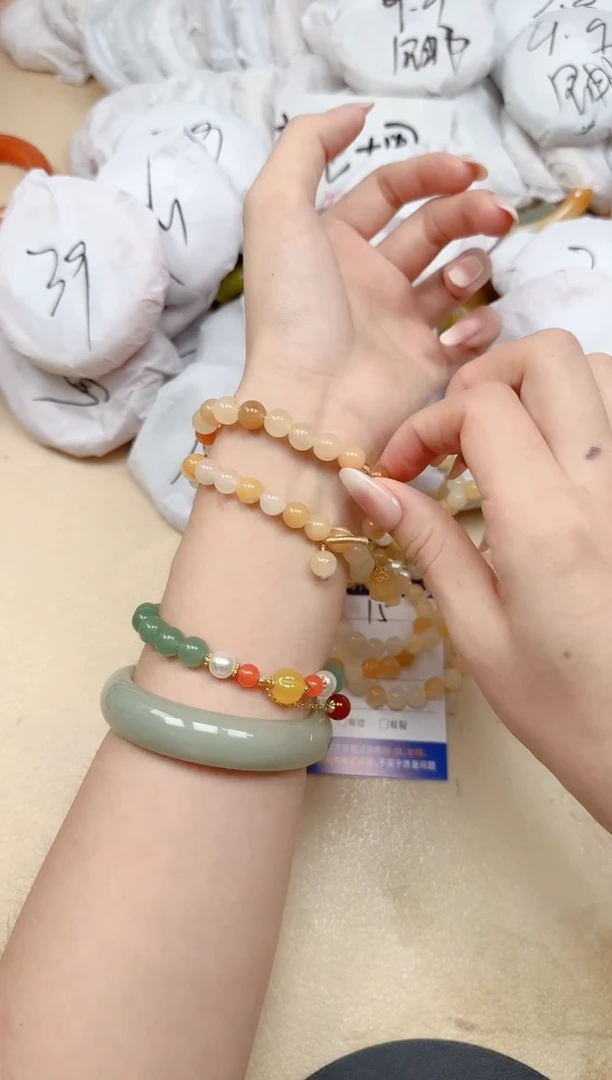 未镶嵌手镯石英质玉/黄龙手串