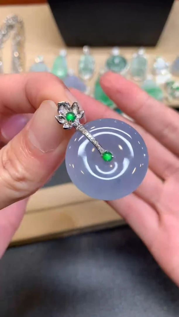 【闪购商品】翡翠颈饰18K金镶嵌平安扣【无服务费】